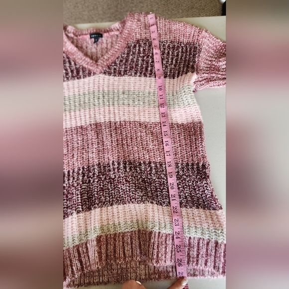 Torrid Women's Multi-Color Striped V Neck Sweater Size 00. - Picture 7 of 7
